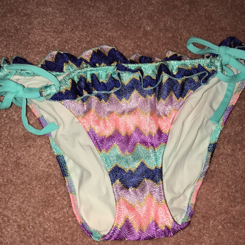Victoria Secret bikini - Picture 2 of 3